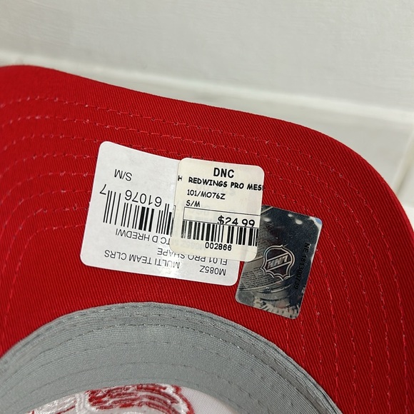 NEW Detroit Redwings Reebok Hat in size S/M UNWORN - Picture 6 of 11